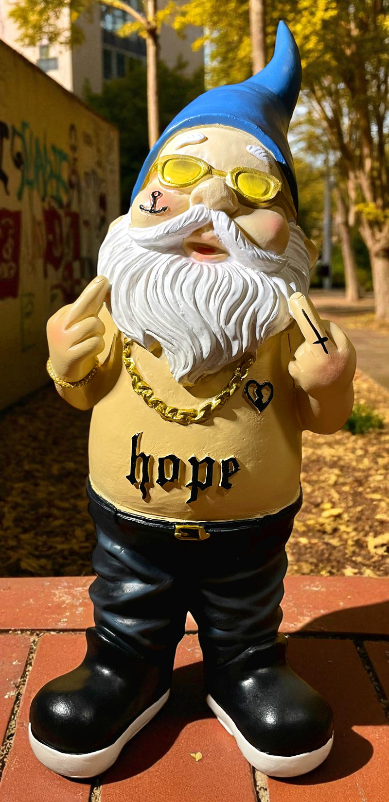 Gartenzwerg Mittelfinger Stinkefinger Tattoos wetterfest Dekofigur SEWAS