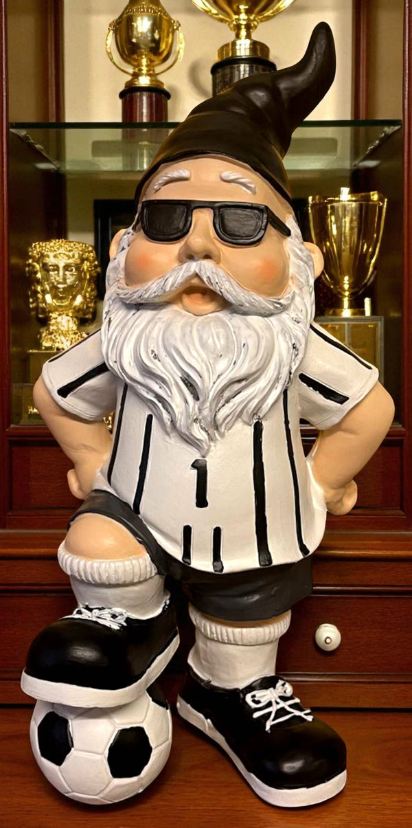 gartenzwerg SEWAS fußballspieler fussballspieler fußballer retro trikot bundesliga adidas zwerg dekofigur gartenfigur